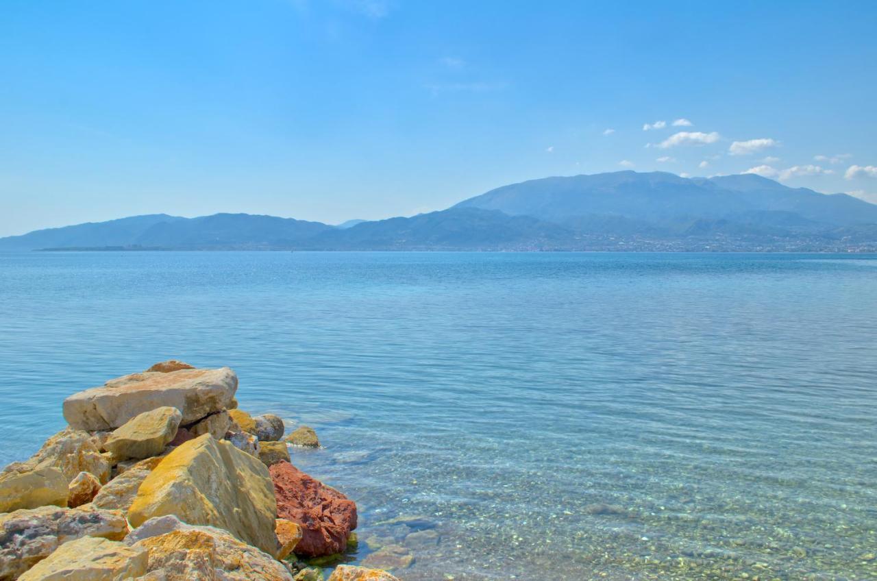 נפפקטוס Epipleon Luxury Suites -104- Δωμάτιο 35Τμ Με Βεράντα 35Τμ Μπροστά Στη Θάλασσα מראה חיצוני תמונה